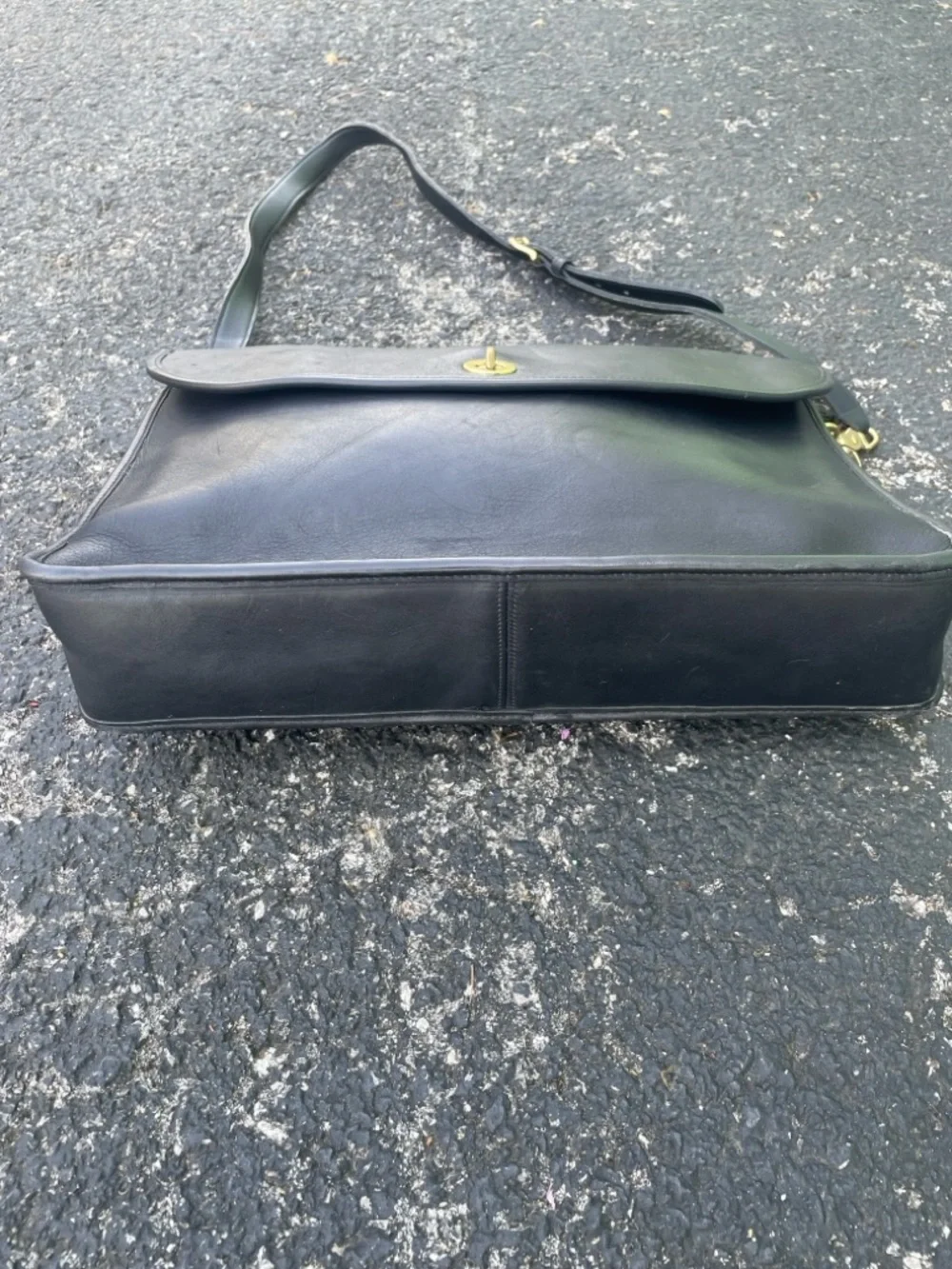 Coach Vintage Black Leather Shoulder Bag with Turn-Lock Closure